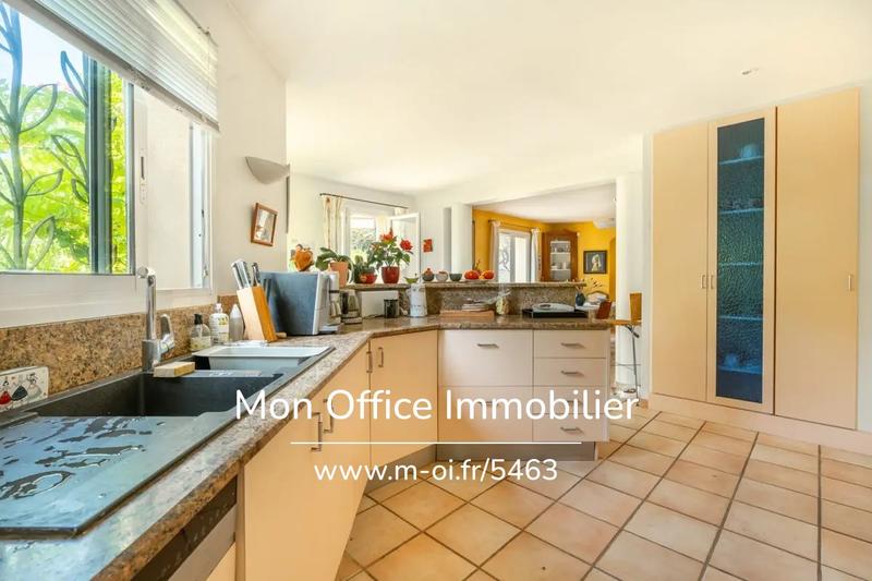 Maison - 230 m² - 7 pièces