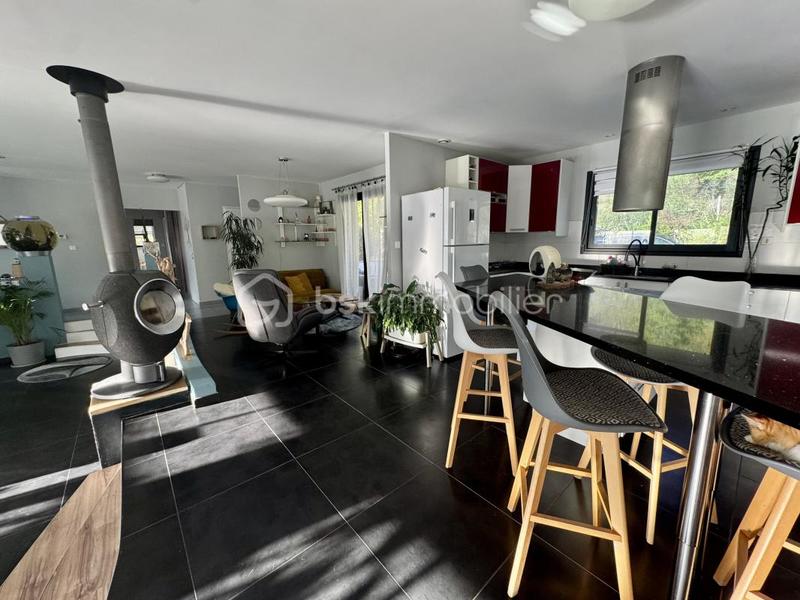 Maison - 212 m² - 7 pièces