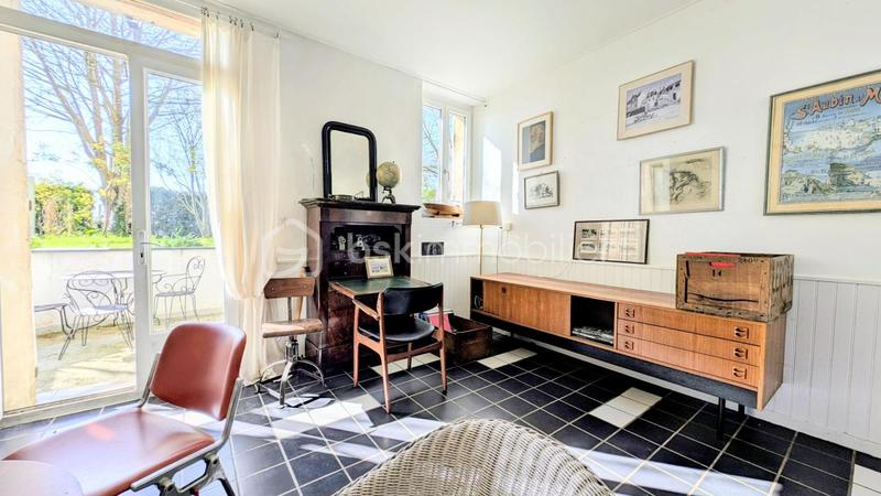 Maison - 210 m² - 9 pièces