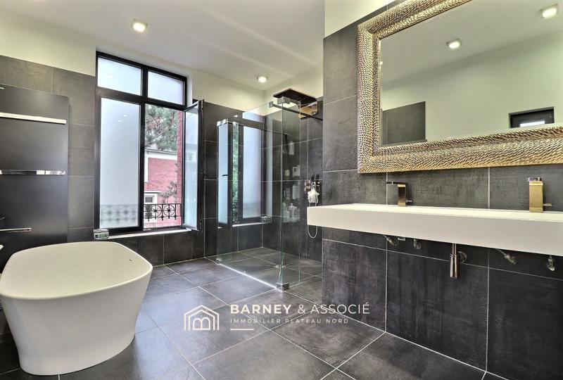 Maison - 226 m² - 8 pièces