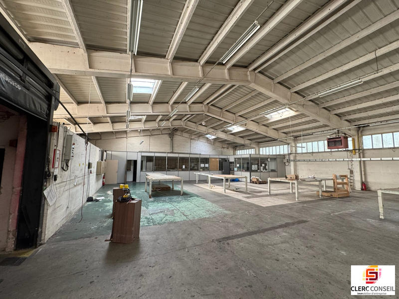 Local d'activités - 1 700 m²