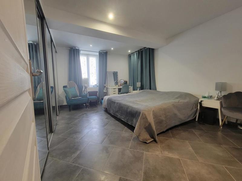 Maison - 215 m² - 10 pièces