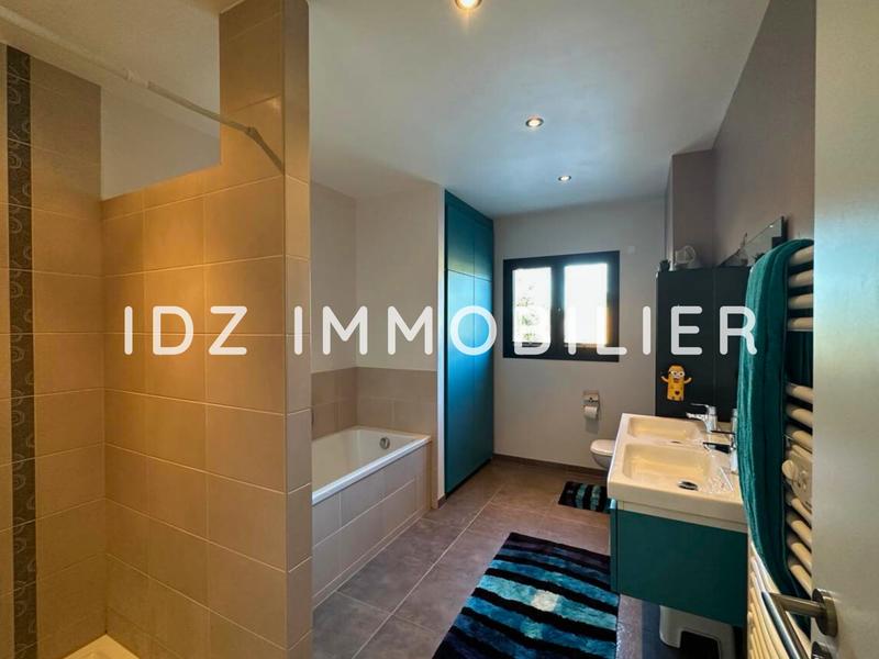 Maison - 268 m² - 9 pièces