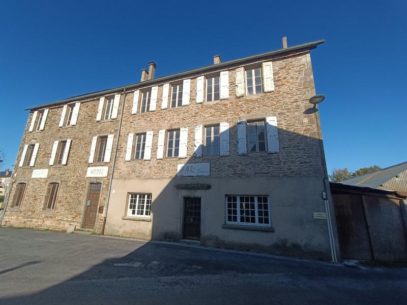 Maison en pierre - 440 m² - 22 pièces