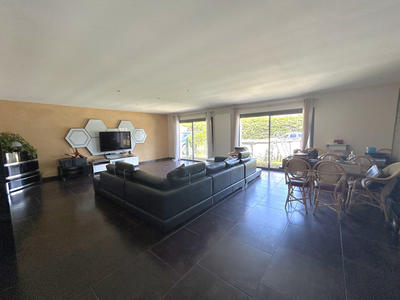 Maison - 202 m² - 5 pièces