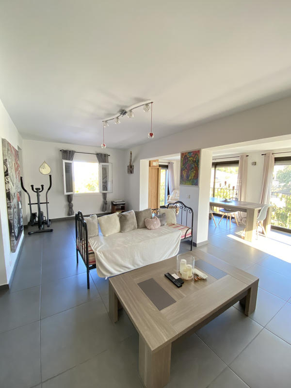 Appartement - 90 m² - 3 pièces