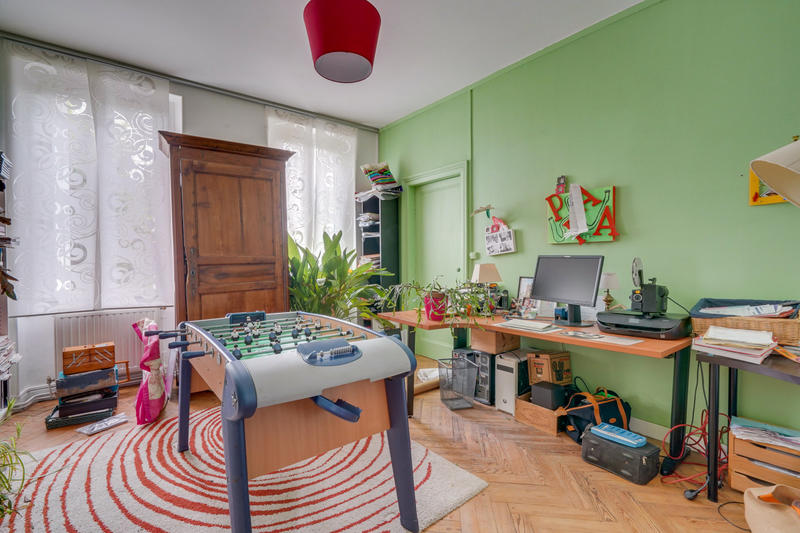 Maison - 330 m² - 10 pièces