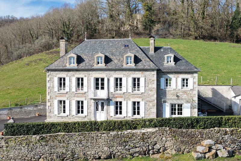 Maison - 208 m² - 6 pièces