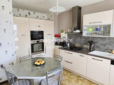 Maison - 83 m² - 6 pièces