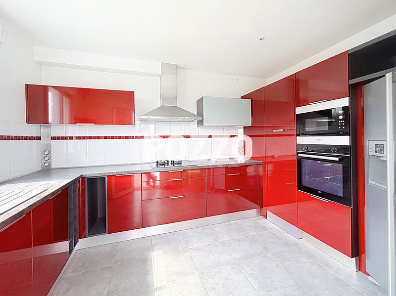 Maison - 169 m² - 5 pièces