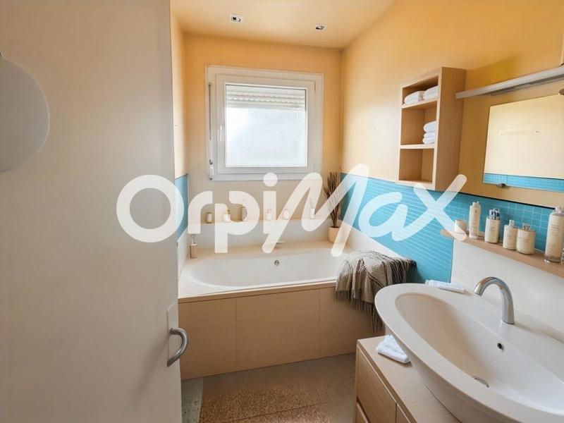 Maison - 96 m² - 5 pièces