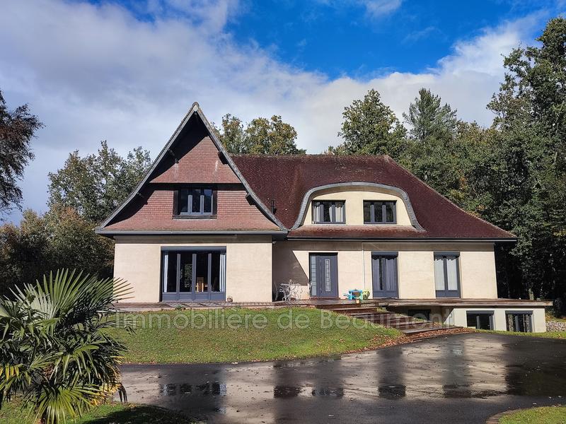 Maison - 260 m² - 7 pièces