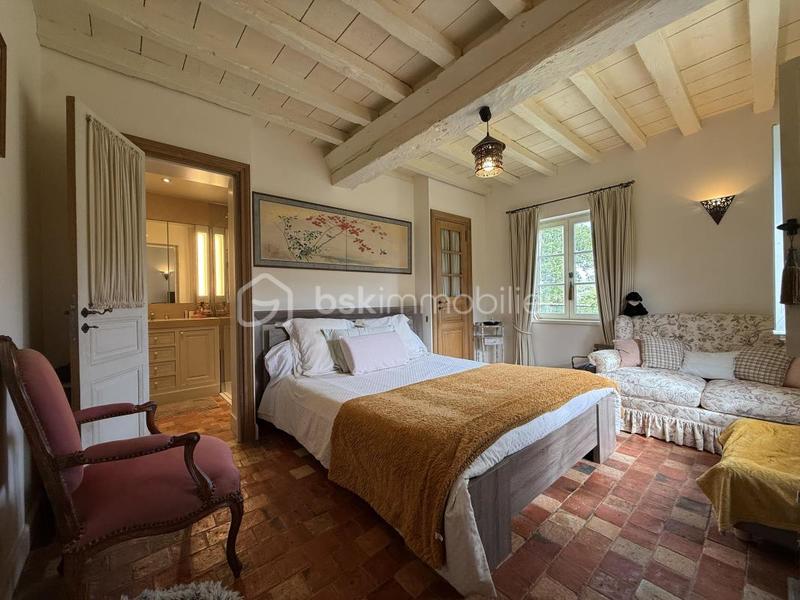 Propriété - 176 m² - 6 pièces