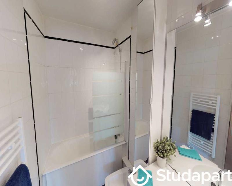 Chambre - 100 m² - 1 pièce