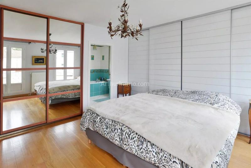 Maison - 207 m² - 8 pièces