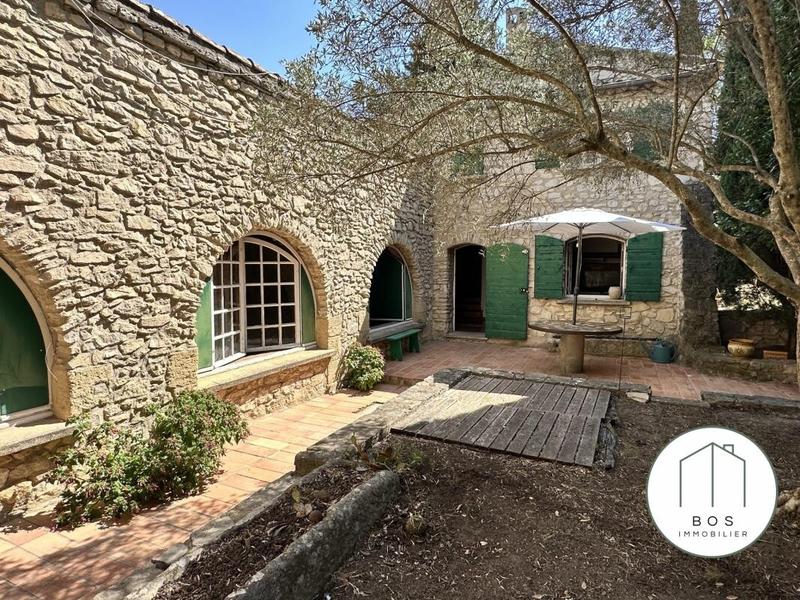 Maison - 418 m² - 12 pièces