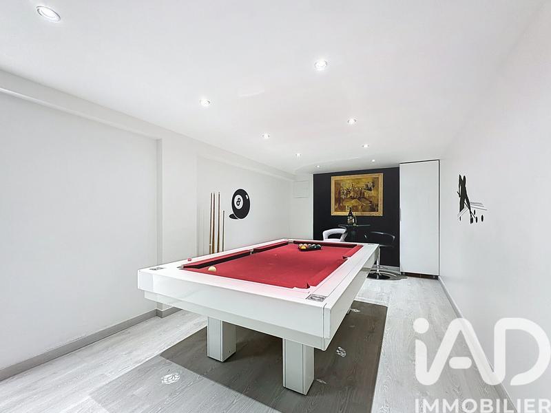 Maison - 260 m² - 8 pièces