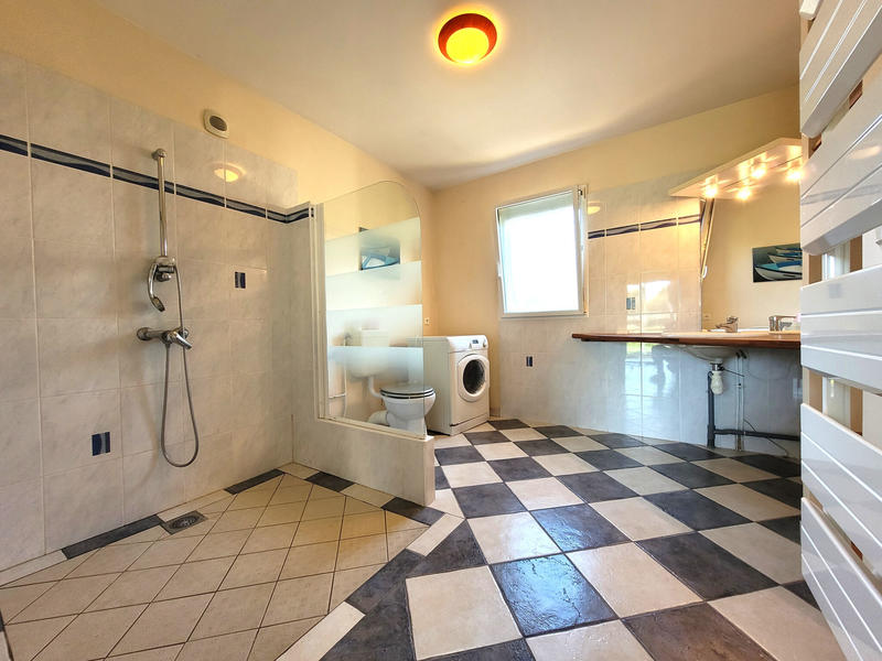 Maison - 215 m² - 9 pièces