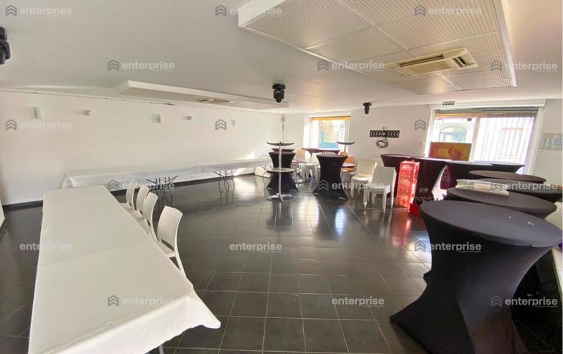 Local commercial - 272 m²