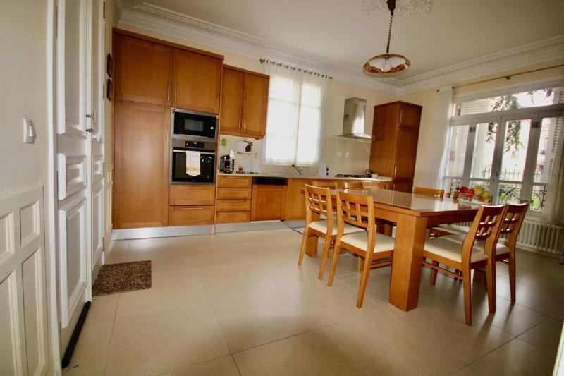 Maison - 262 m² - 8 pièces