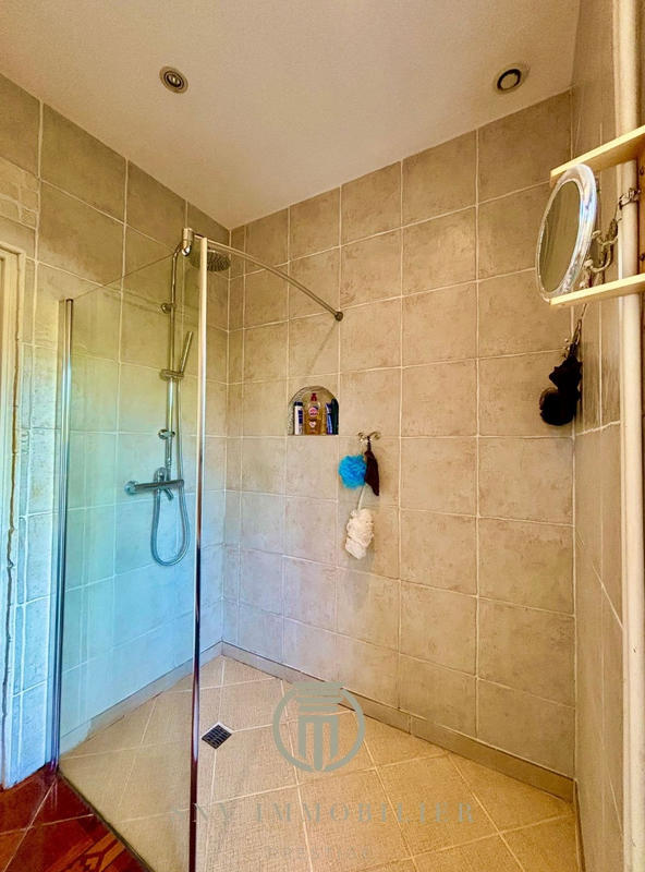 Maison - 290 m² - 12 pièces