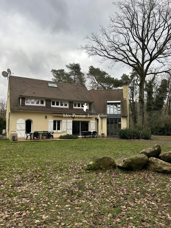 Maison - 220 m² - 9 pièces