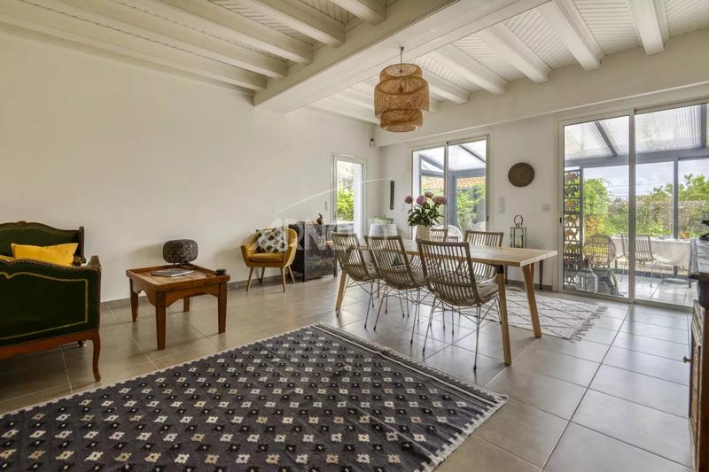 Maison - 350 m² - 10 pièces