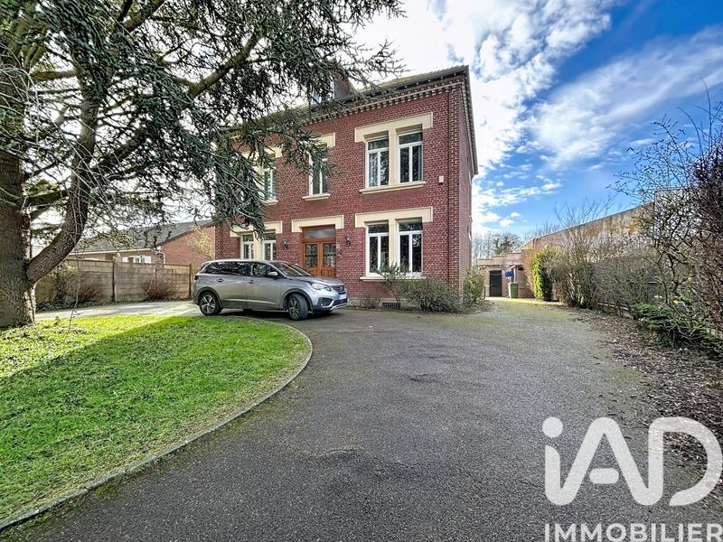 Maison - 260 m² - 10 pièces