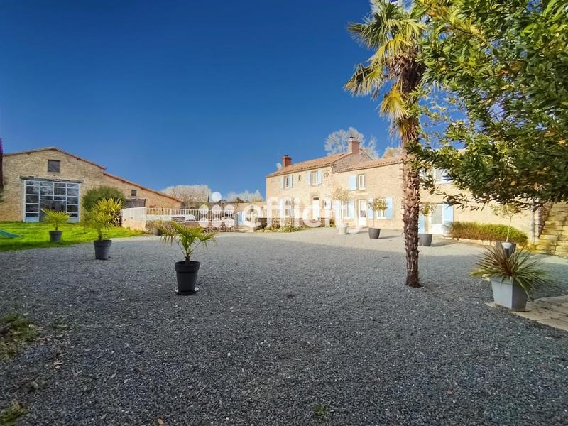 Demeure - 415 m² - 16 pièces