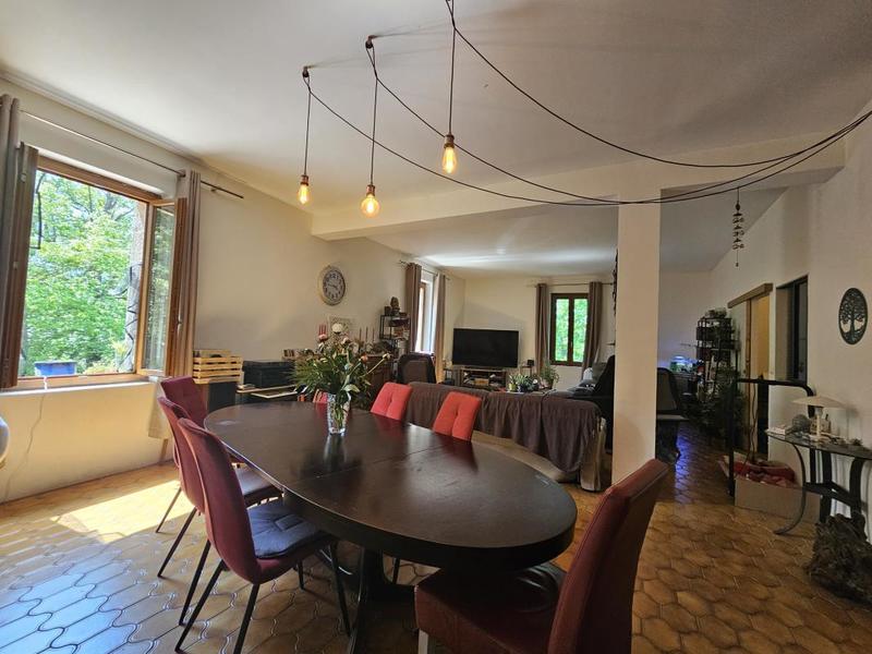 Maison - 790 m² - 15 pièces