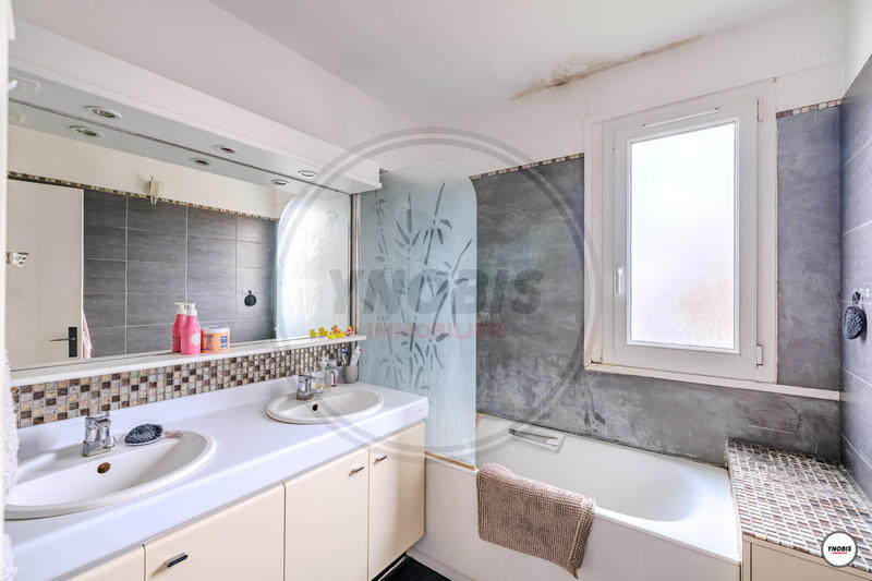 Appartement - 93 m² - 4 pièces