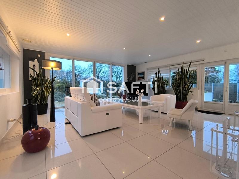 Maison - 250 m² - 8 pièces