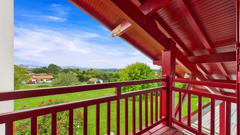 Maison - 316 m² - 10 pièces