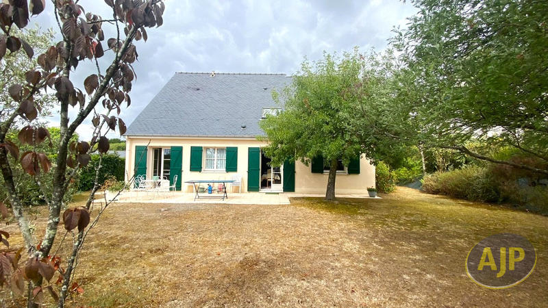 Maison - 161 m² - 8 pièces