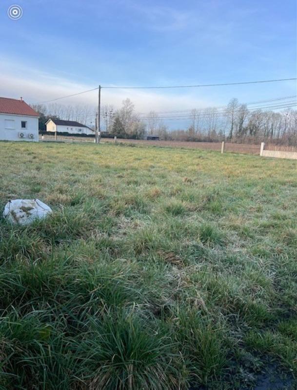 Terrain constructible - 911 m²