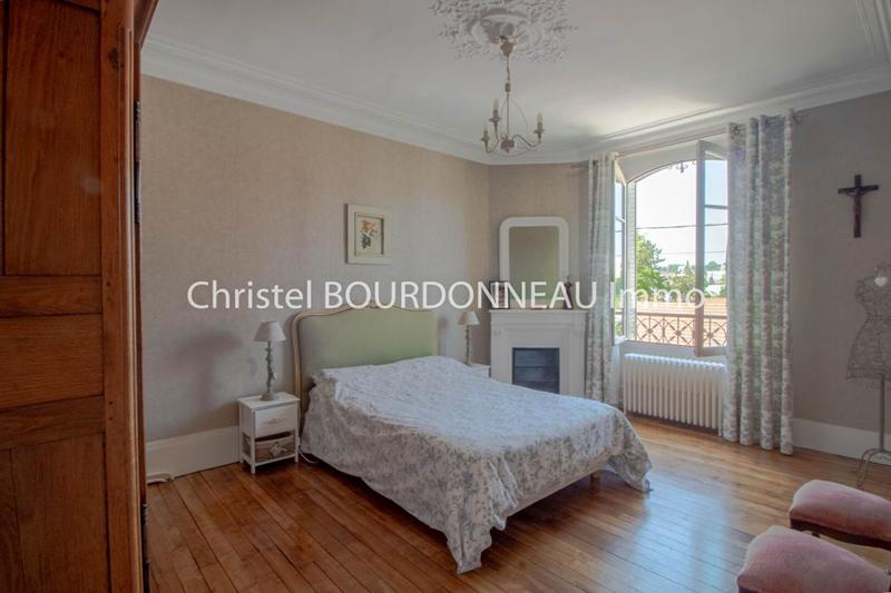 Maison - 201 m² - 9 pièces