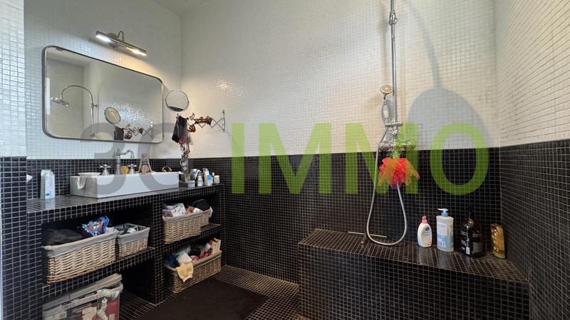 Grange - 212 m² - 6 pièces