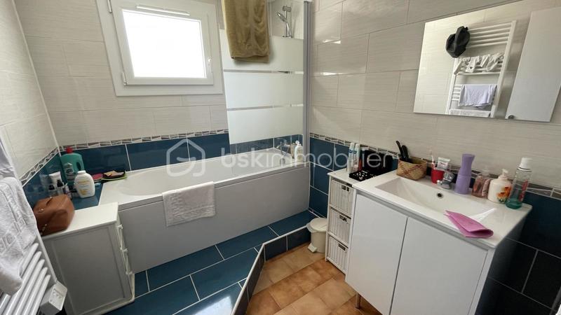 Maison traditionnelle - 235 m² - 11 pièces