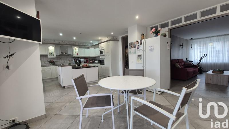 Maison - 214 m² - 11 pièces