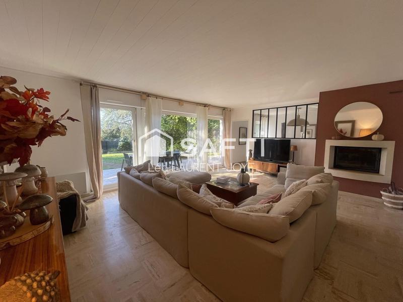 Maison - 255 m² - 9 pièces