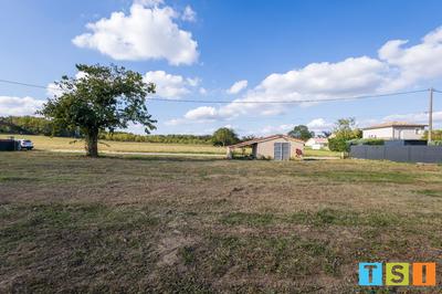 Terrain constructible - 1 080 m²