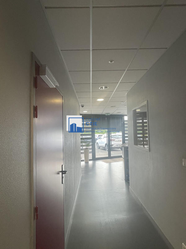 Local commercial - 250 m² - 11 pièces