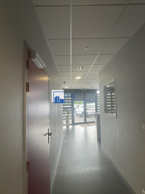 Local commercial - 250 m² - 11 pièces