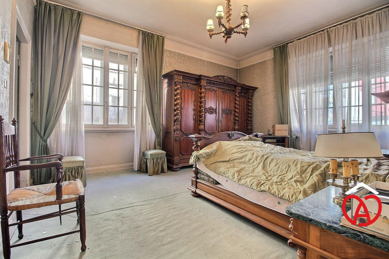 Maison - 408 m² - 17 pièces