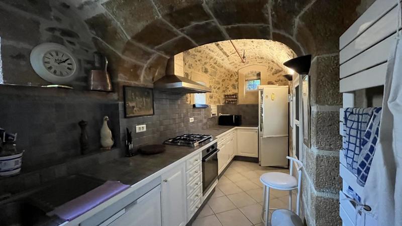 Maison - 300 m² - 8 pièces