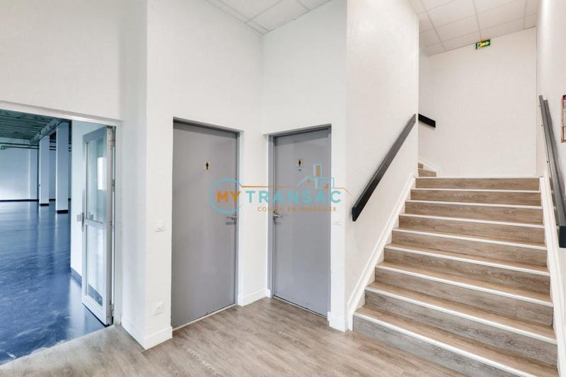 Local d'activités - 1 077 m²