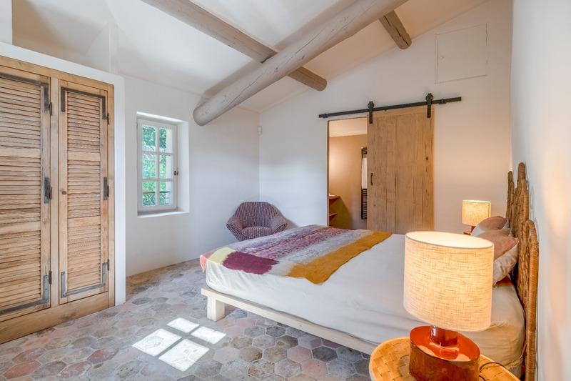 Mas - 300 m² - 8 pièces