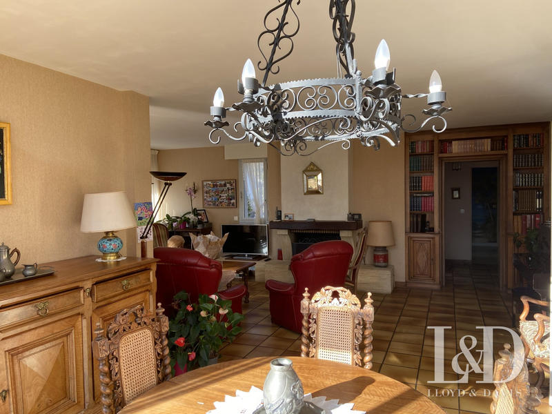 Maison - 155 m² - 8 pièces