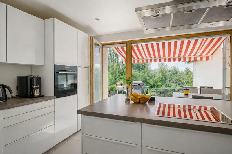 Maison - 238 m² - 7 pièces