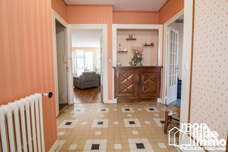 Maison - 220 m² - 5 pièces